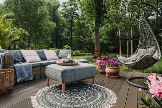 How to Avoid Outdoor Furniture Delivery Issues This Summer